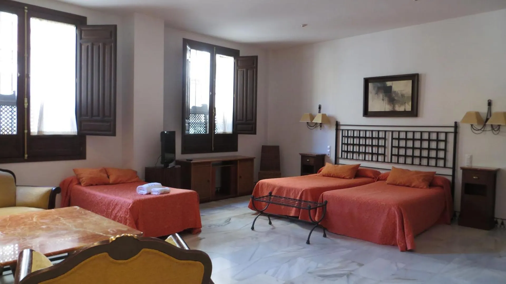 Apartamentos Plaza قرطبة