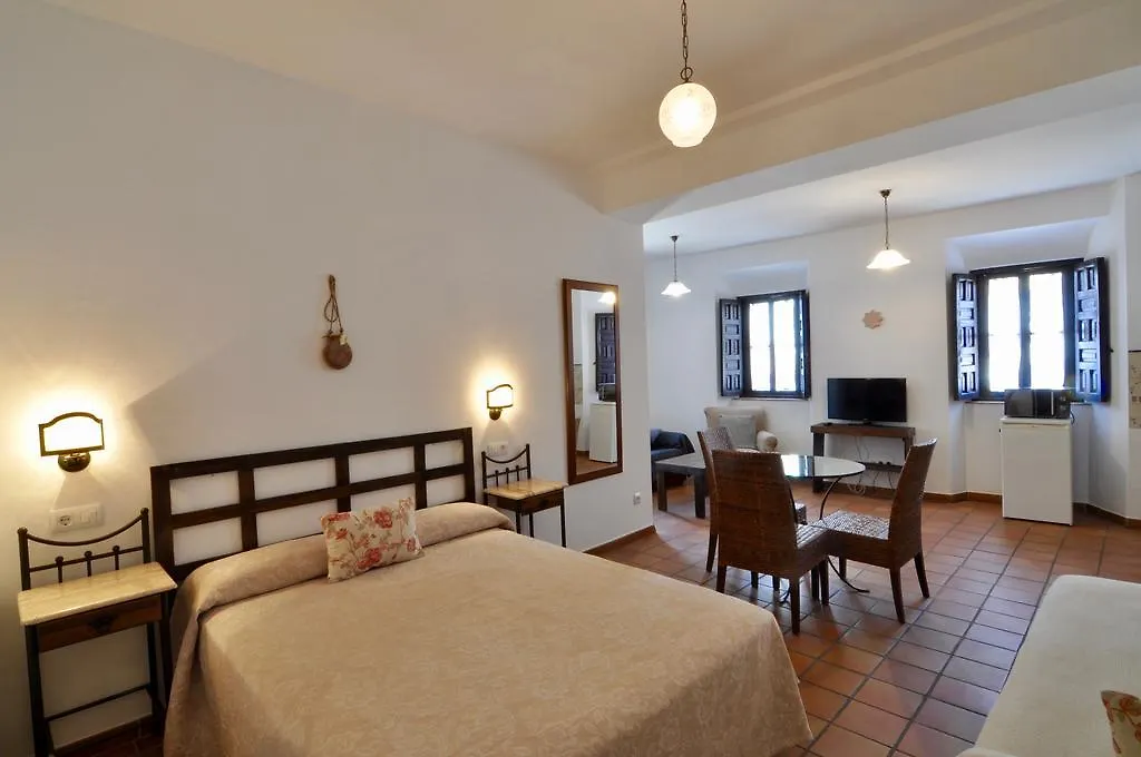 Apartamentos Plaza قرطبة 0*,