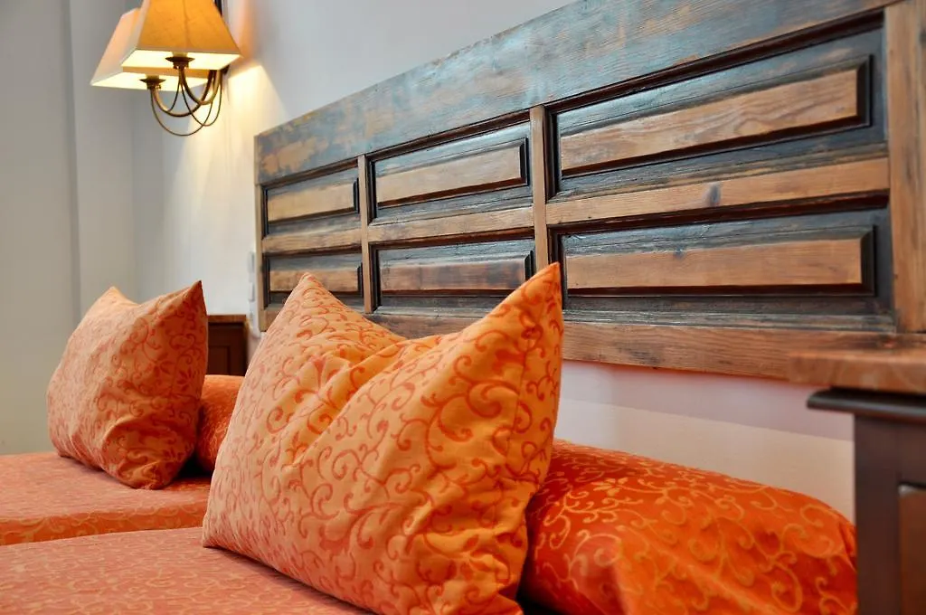 Apartamentos Plaza قرطبة 0*,